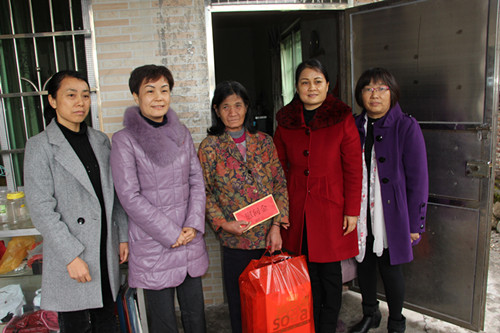 县委常委、统战部长徐文婉到石角镇慰问困难群