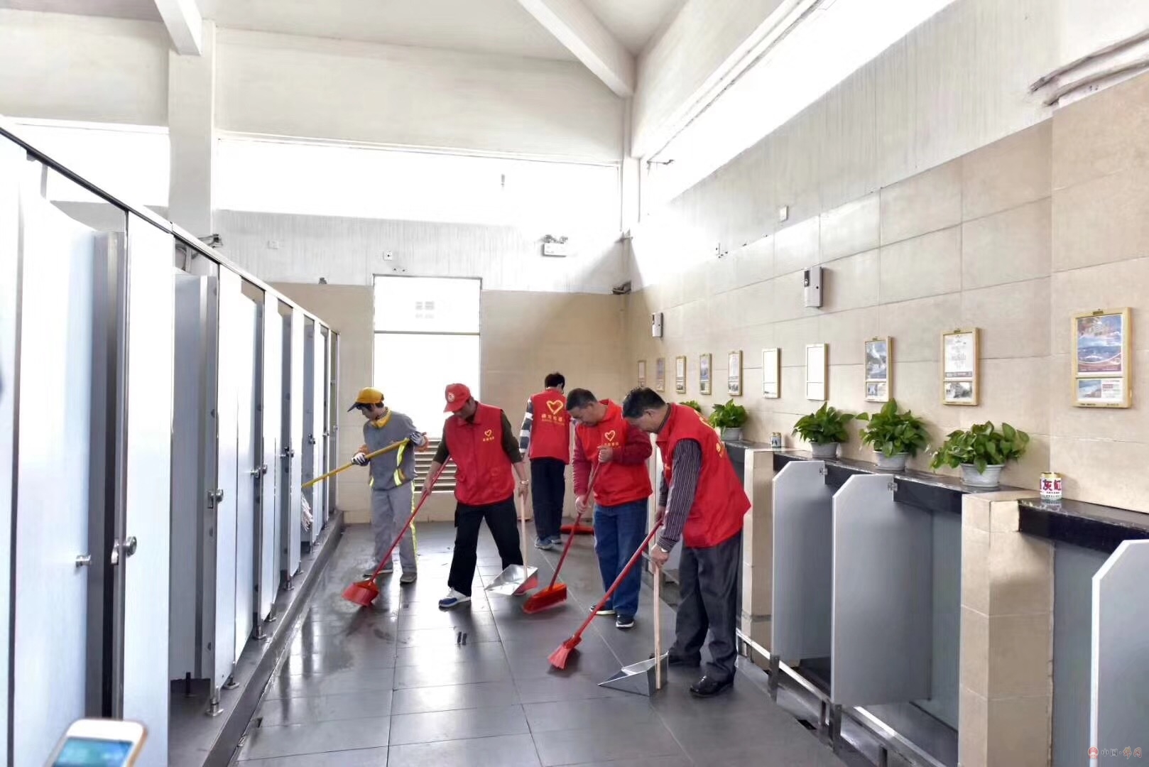 佛冈县政府门户网站--“厕所革命”齐响应,为民服务同行动