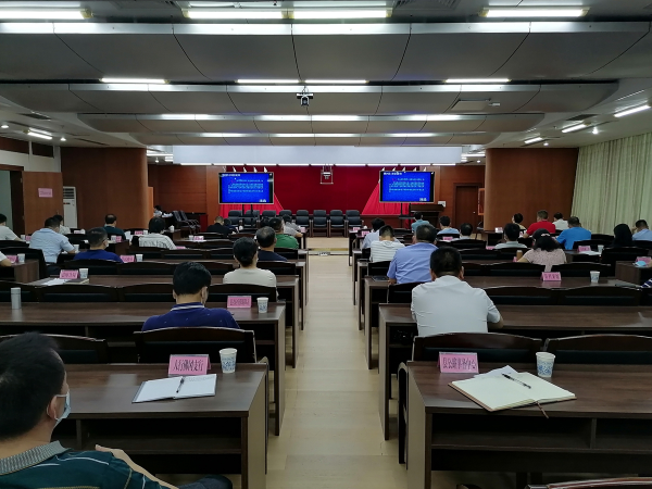市委理论学习中心组召开学习“习近平总书记关于做好经济工作重要论述”专题报告会