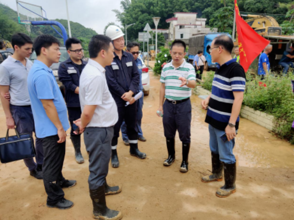 县委副书记、县长蔡旭东到汤塘镇检查指导防汛抢险工作