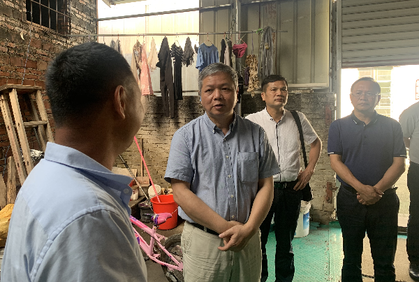 市人大常委会副主任鲁小鹏率调研组到我县调研脱贫攻坚工作