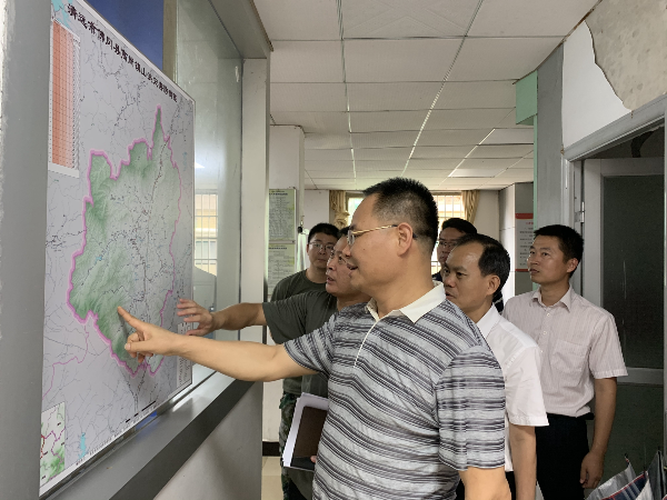 市委常委、市纪委书记聂公佐到我县检查指导救灾工作