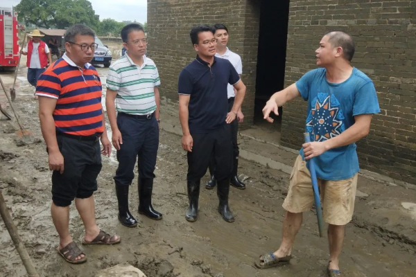 县委副书记、县长蔡旭东到龙山镇检查指导灾后复产工作