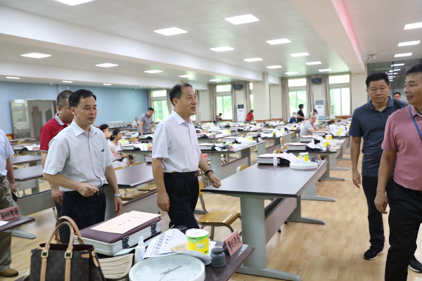 县委书记董和平到佛冈县第一中学考点检查高考准备情况