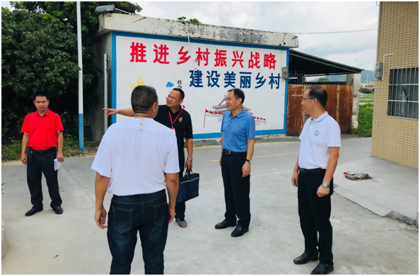 县委书记董和平到汤塘镇高岭村开展脱贫攻坚调研暨慰问活动