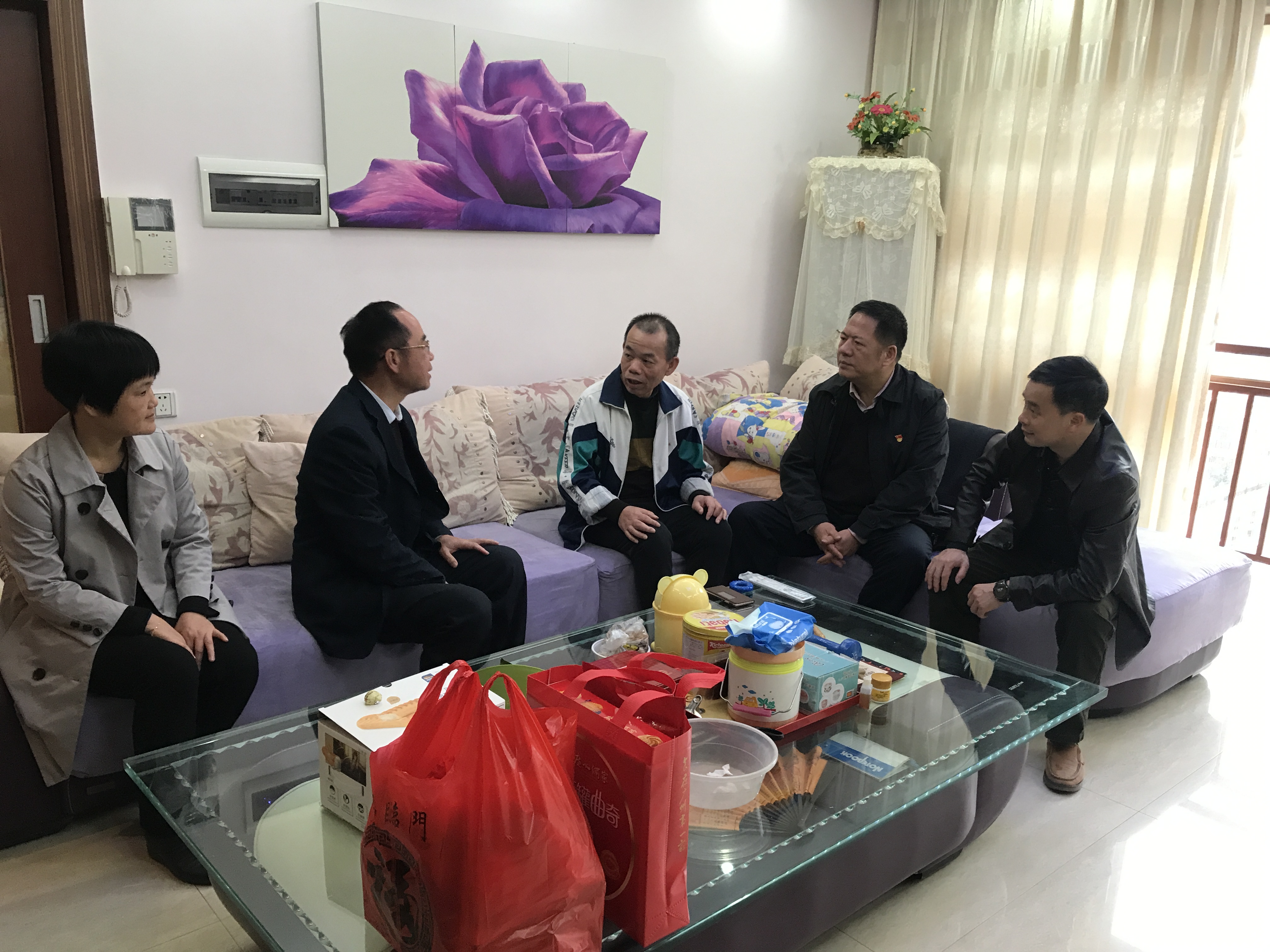 县总工会开展元旦、春节送温暖慰问活动