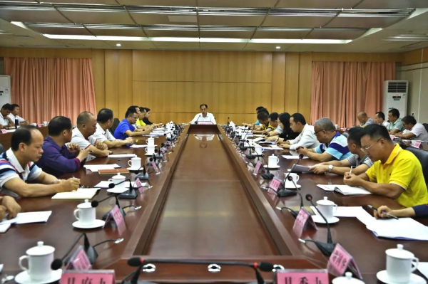 县委书记董和平主持召开县委第120次常委会（扩大）会议