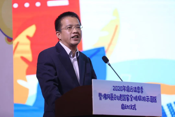 县委副书记、县长蔡旭东介绍佛冈丰富的文化旅游资源。