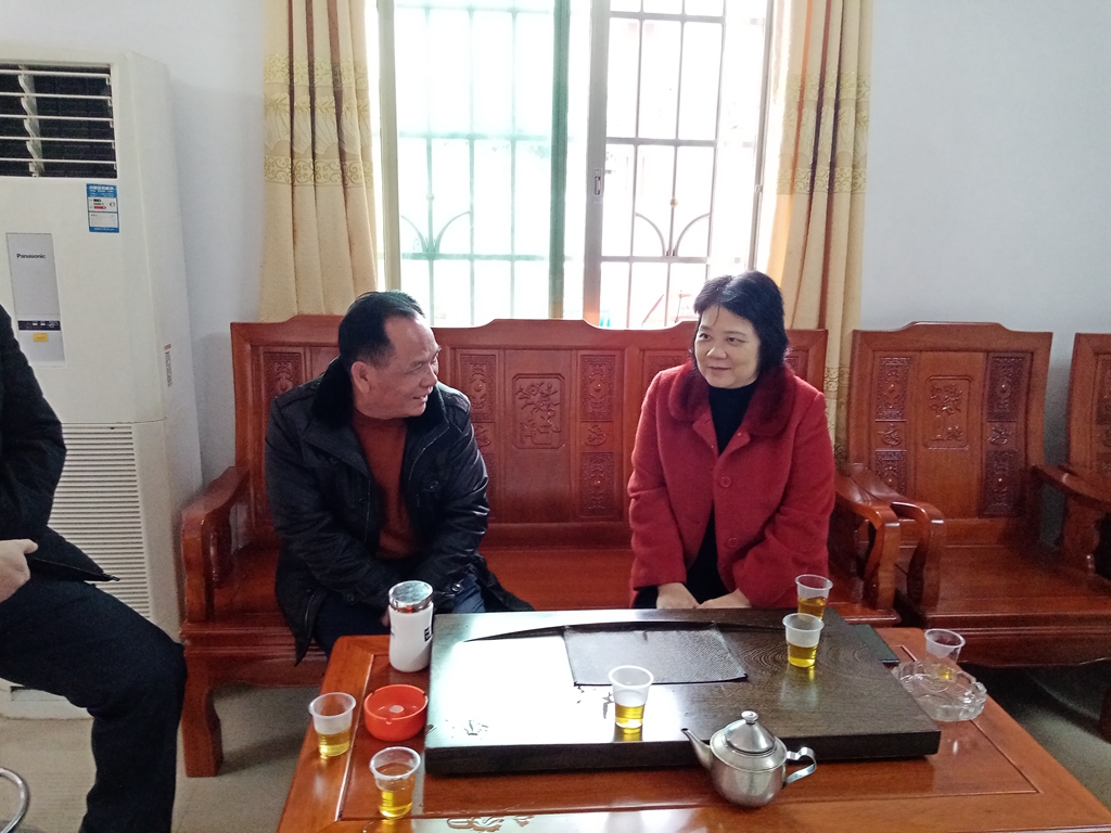 县人大常委会代主任黄小云开展春节慰问活动