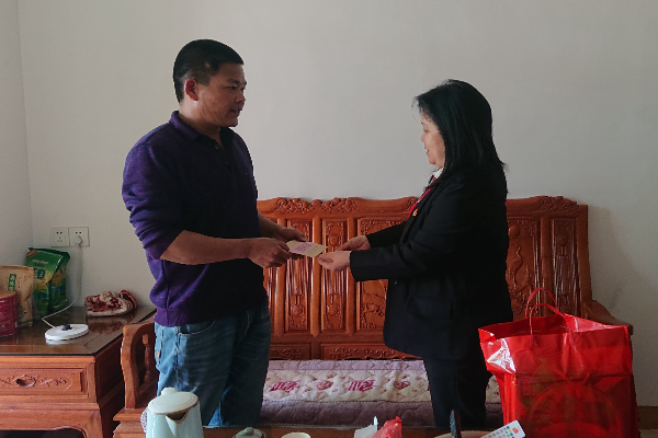 黄小云走访慰问退伍老兵