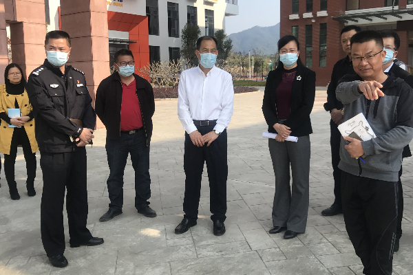 县委书记董和平调研学校交通安全工作