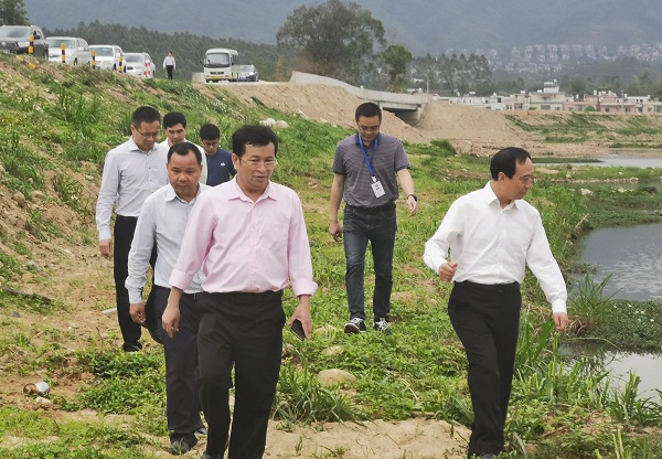 清远市常务副市长吕成蹊巡查潖江佛冈县水头镇莲瑶至王田段