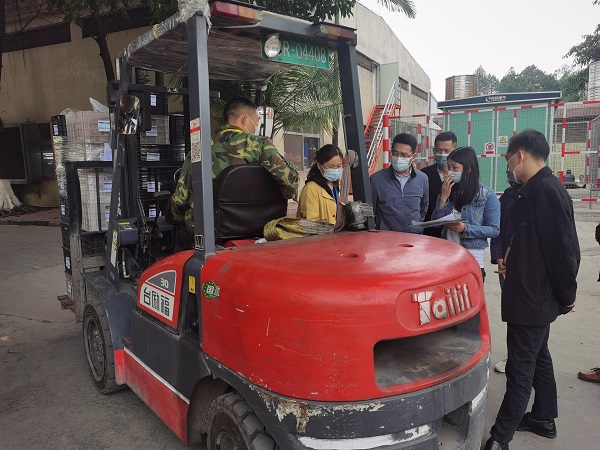 佛冈县市场监管局开展叉车安全隐患排查专项整治.jpg