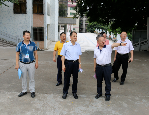 县委书记董和平率队到佛冈一中和佛冈县中医院调研