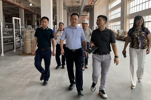 县委副书记、县长蔡旭东率队调研重点项目建设，并开展河长制巡河，检查防汛工作