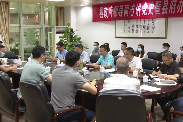 县委副书记、县长蔡旭东以普通党员身份参加县府办党支部大会