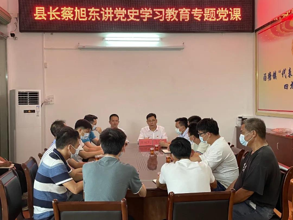 县委副书记、县长蔡旭东开展“七一”慰问老党员活动