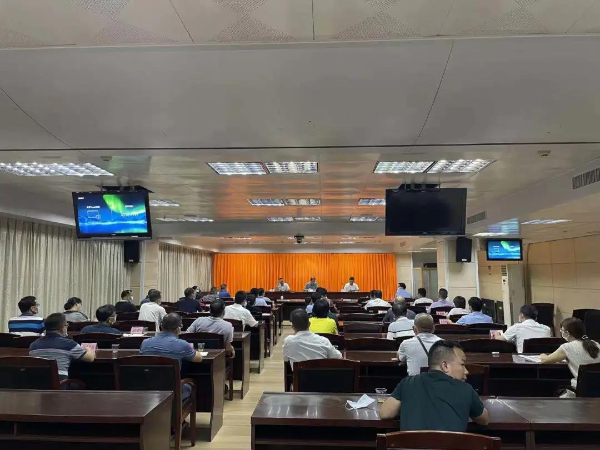 县委书记董和平主持召开佛冈疫情防控工作会议