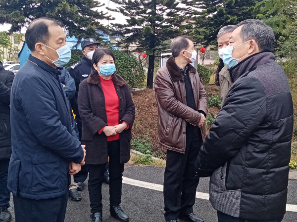 清远市人大常委会党组书记曾贤林督导我县疫情防控工作