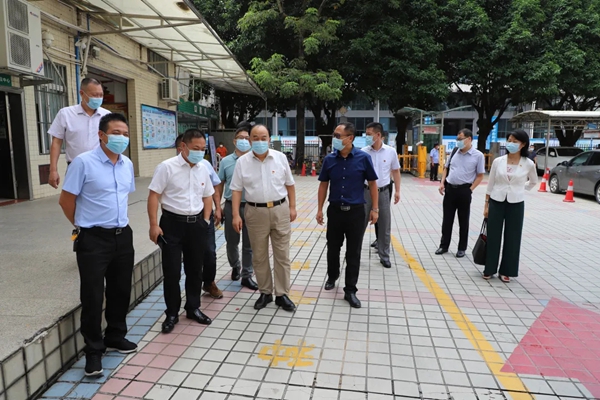省人医党委书记耿庆山率队到县人医调研对口帮扶情况