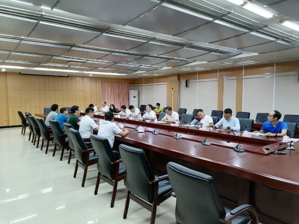 县委副书记、代县长江红平与中核汇能有限公司负责人举行座谈会