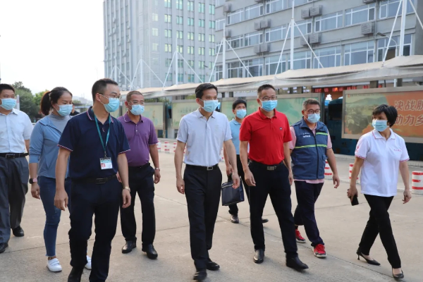 县委书记潘国标带队督导检查佛冈节前安全生产和疫情防控工作