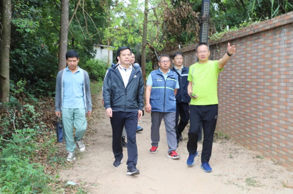 县委书记潘国标，县委副书记、县长江红平带队督导检查重阳森林防火工作