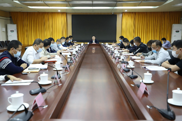江红平主持召开中央、省市直属单位、园区、工商联主要负责同志及企业单位代表座谈会