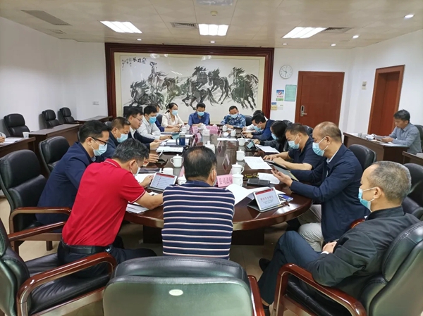 县委副书记、县长江红平主持召开县政府党组会议和十五届第96次县政府常务会议