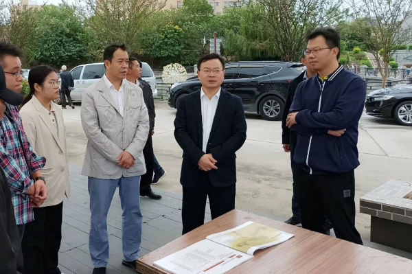 县委副书记、县长江红平率队到汤塘镇督导温泉古村精品线路项目建设情况