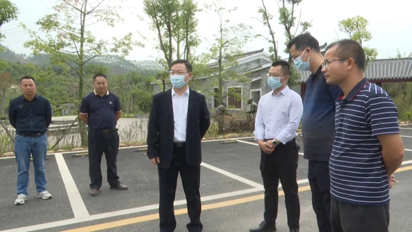 县委副书记、县长江红平率队到石角镇调研老旧小区改造、城镇生活污水处理设施建设、美丽乡村风貌带建设等工作情况