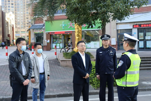县委副书记、县长江红平率队督导最严交通安全整治行动