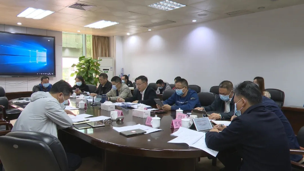 县委副书记、县长江红平主持召开县政府党组会议和十五届第99次县政府常务会议