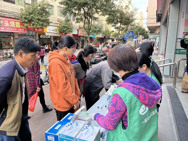 佛冈县市场监督管理局开展食品安全“你送我检”活动2.jpg