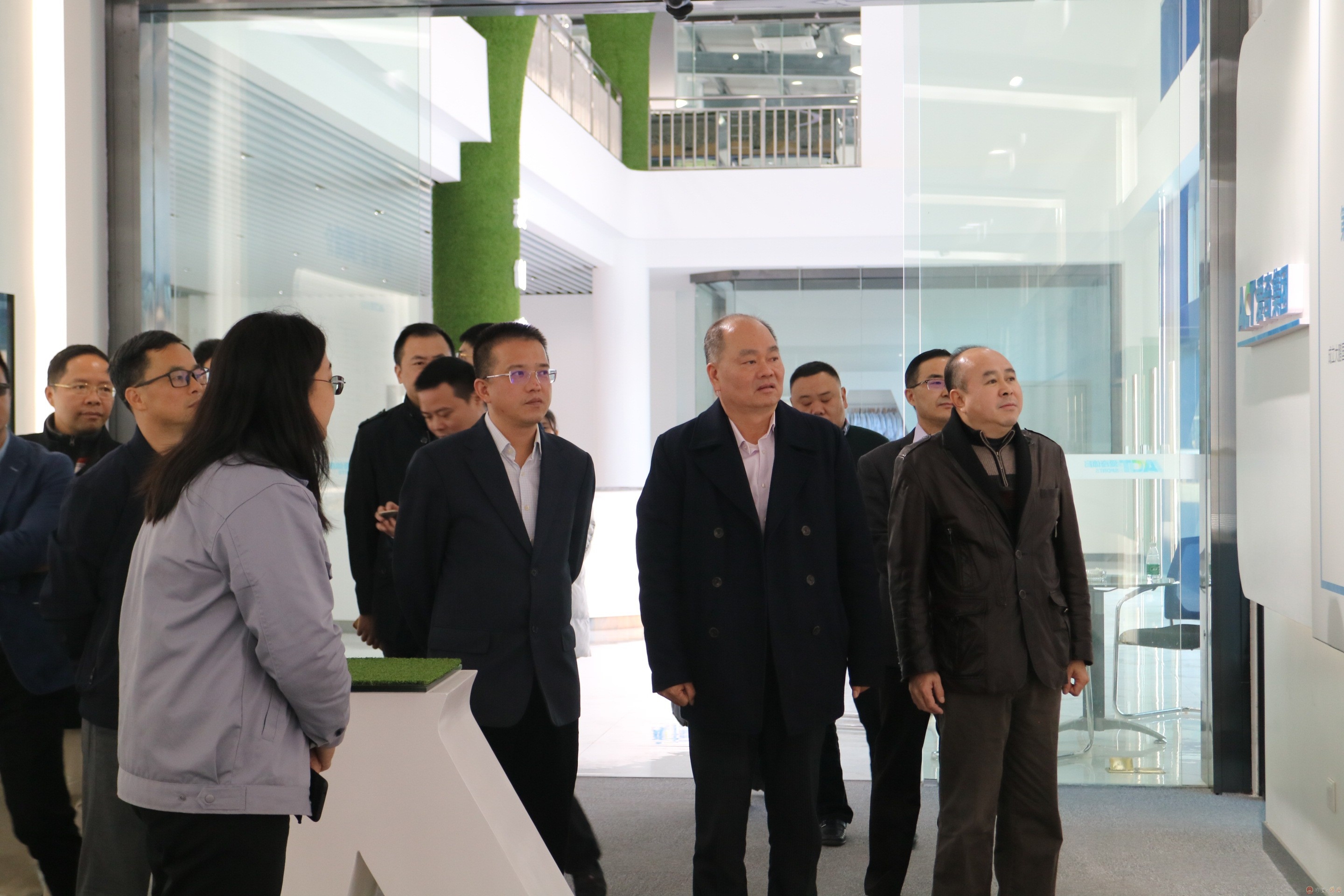 巴拿马华商总会考察团到我县参观考察