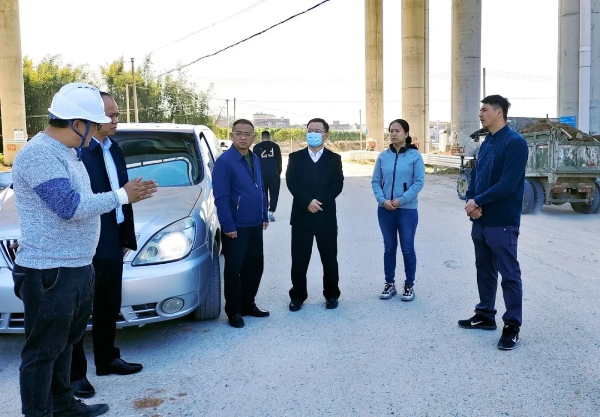 县委副书记、县长江红平率队到汤塘镇督导检查“四好农村路”项目建设进展情况