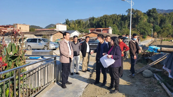 县人大常委会督导组开展潖江河专项保护整治督查