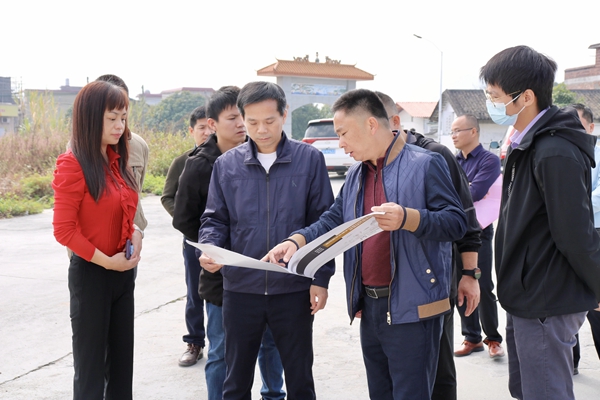 县委书记潘国标率调研组到水头镇调研城乡融合发展工作