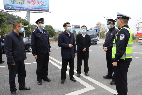 县委书记潘国标，县委副书记、县长江红平率队督导检查“清风2022”专项行动及春运交通安保工作