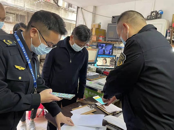 副县长张邦正带队督查我县食品药品安全及市场监管领域疫情防控工作02.jpg