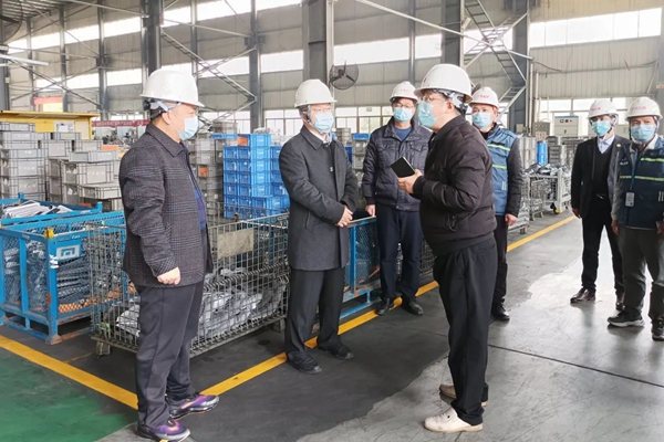 县委副书记、县长江红平率队到石角镇、龙山镇，调研企业复工复产，疫情防控和安全生产等工作