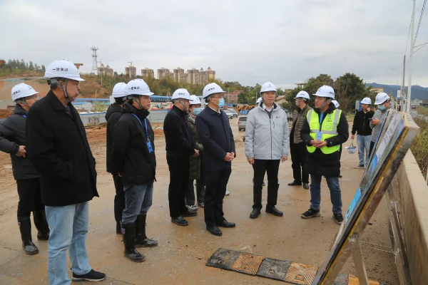 副市长苏锦丹一行到佛冈调研龙凤大道及体育中心建设工程项目进展情况