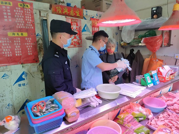 县市场监管局联合多部门开展进口冷链食品冷库专项检查工作1.jpg