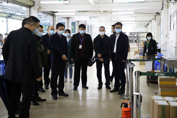 县委书记潘国标率队督导检查疫情防控工作