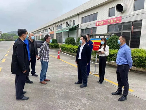 县委副书记、县长江红平率队到汤塘镇督导检查疫情防控、安全生产、防洪防汛等工作