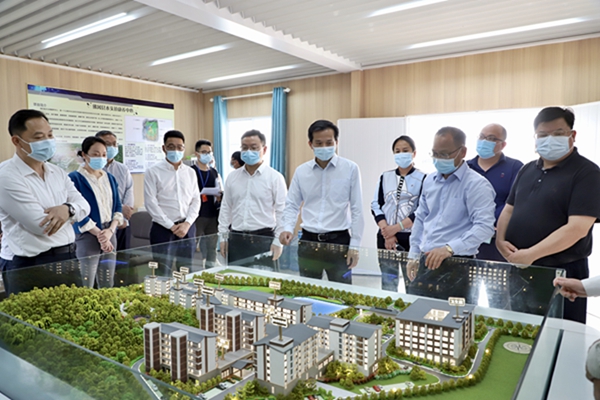 县委书记潘国标，县委副书记、县长江红平率队调研水头镇乡村振兴项目进展情况