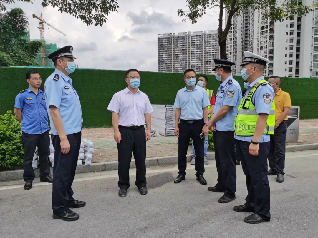 县委副书记、县长江红平督导检查最严交通整治和平安中考工作