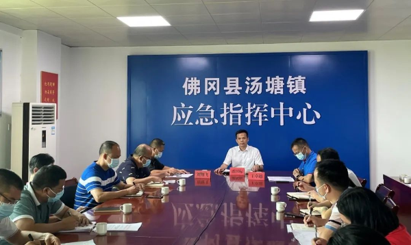 县委书记潘国标到汤塘镇督导检查疫情防控工作并召开全县疫情防控工作调度会