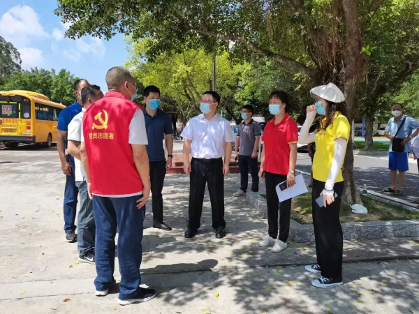 县委副书记、县长江红平深入汤塘镇督导全县区域核酸检测工作
