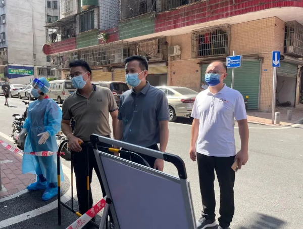 县委书记潘国标到石角镇督导检查全县区域核酸检测和常态化疫情防控工作